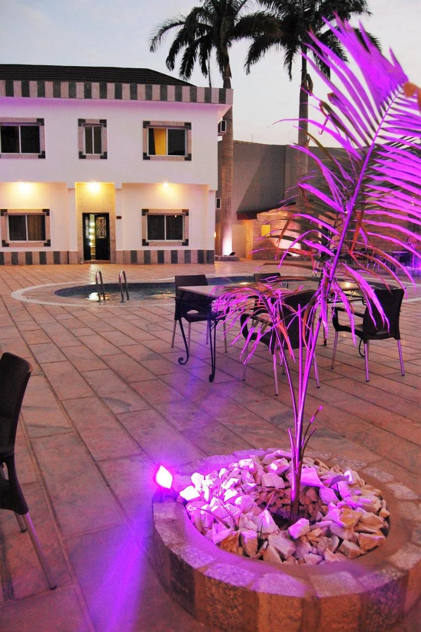 R & K Guest Palace Hotel Kano Buitenkant foto