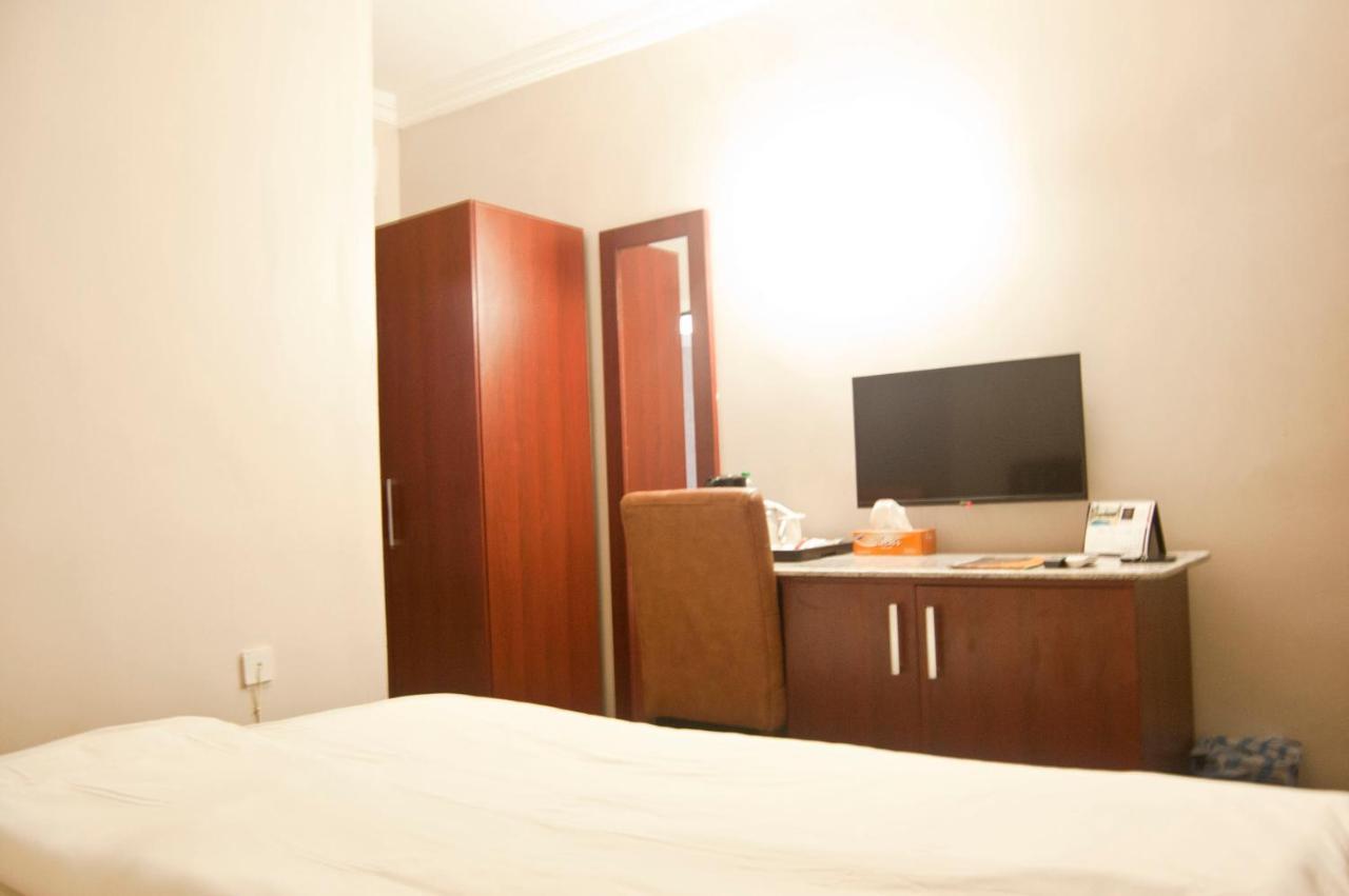 R & K Guest Palace Hotel Kano Buitenkant foto